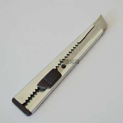 刀子美工裁紙壁紙刀塑料把、鐵把